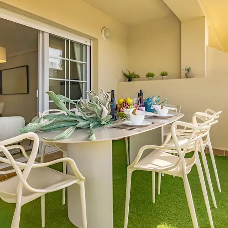 Vacation Marbella: Modern Beachfront Flat With Pool At Puente Marbella